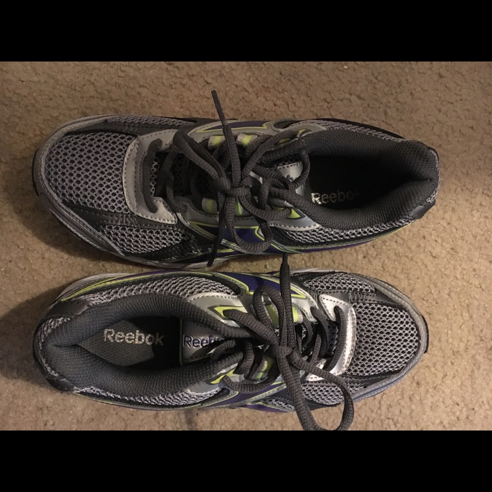 Ladies Reebok tennis shoes. Great condition